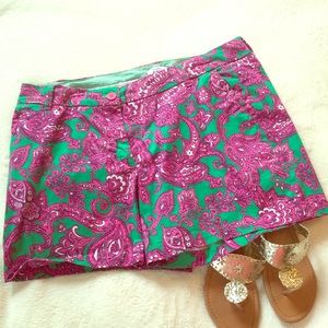 Crown & Ivy Size 16 shorts.
